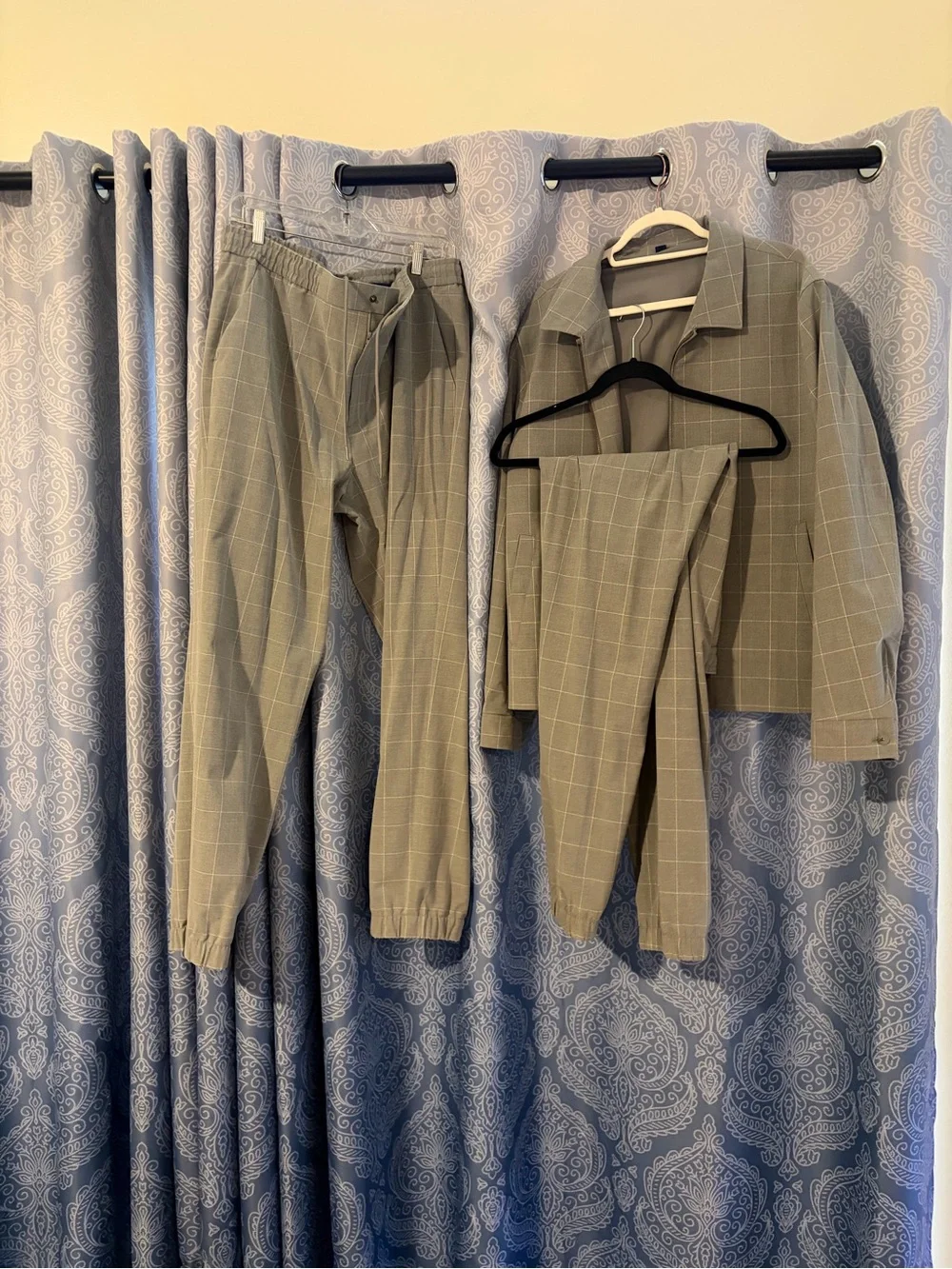 Two-Piece Plaid Jacket and Jogger Suit Set - Grey